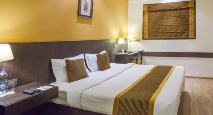 Hotel The Maple Leaf Lucknow