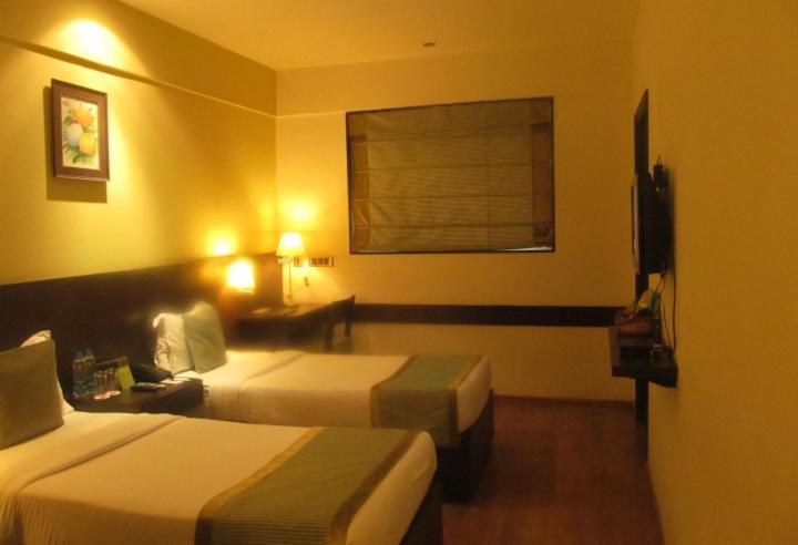 Hotel The Maple Leaf Lucknow