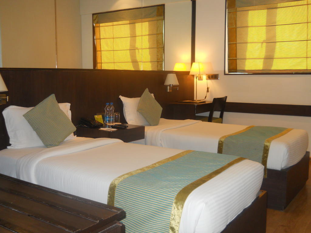 Hotel The Maple Leaf Lucknow