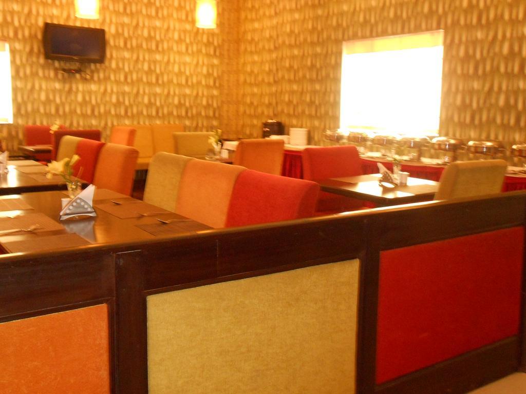 Hotel The Maple Leaf Lucknow