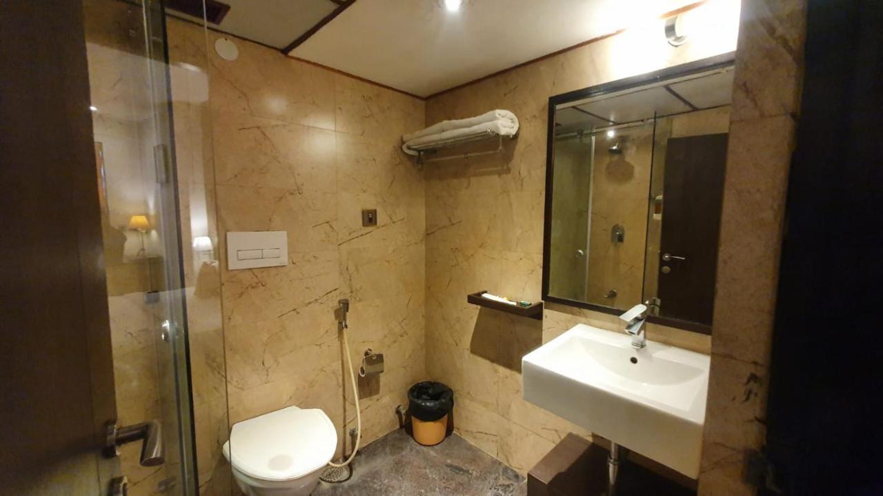 Hotel The Maple Leaf Lucknow